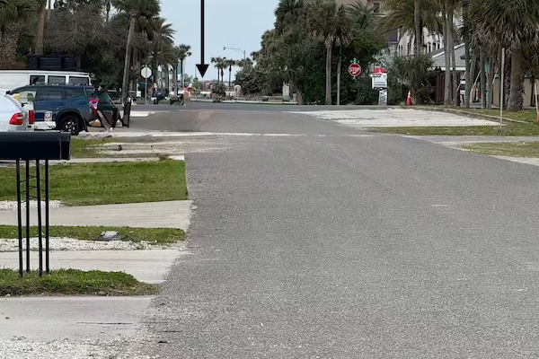 Short walk to the beach, restaurants, shops, coffee, etc!