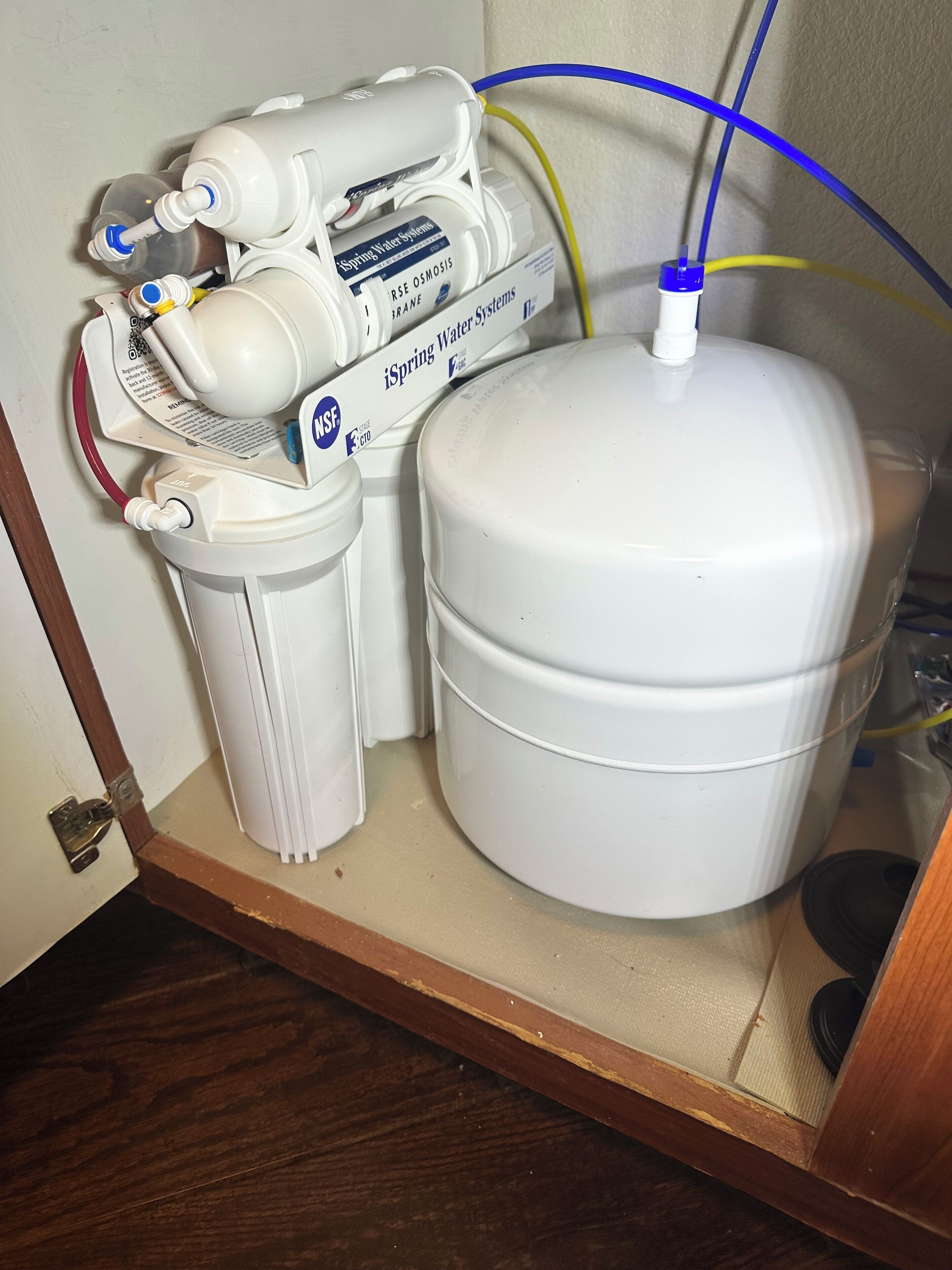 A water filtration system with a large water storage tank and a filter unit.