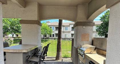 Gilbert/Mesa Solana Luxury Condo 1 Bdrm/1 Bath Near MD Anderson Cancer Center