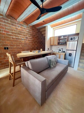 Deluxe-ullakkohuoneisto, 2 makuuhuonetta, yksityinen uima-allas | Oleskelualue