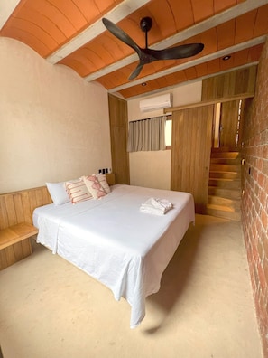 Loft luxo, 2 quartos, piscina particular | 2 quartos, cofres nos quartos, cortinas blackout, Wi-Fi de cortesia