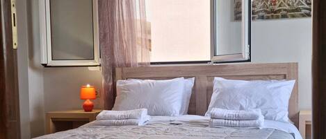 2 bedrooms, iron/ironing board, WiFi, bed sheets