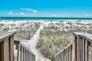 House, Multiple Beds (Green Reef #8- Beachy Keen) | Beach