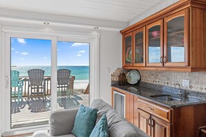 House, Multiple Beds (Green Reef #8- Beachy Keen) | Living area