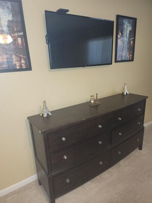 Interior - Charming 4-bedroom house with AC, WiFi in awesome Baytown. (Baytown)