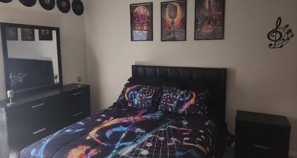 Charming 4-bedroom house with AC, WiFi in awesome Baytown.