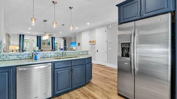 Townhome, Multiple Beds (Gulf Place Courtyard 73) | Private kitchen