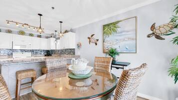 公寓客房, 多張床 (Gulf Place Caribbean 313- Sunsets on ) | 用餐區