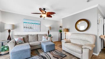 公寓客房, 多張床 (Gulf Place Caribbean 313- Sunsets on ) | 起居區