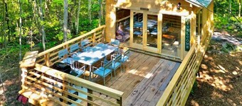 Anastasia’s Domain 3 Treehouse, Farm stay, off grid cabin in a beautiful forest!