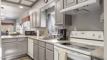 Condo, Multiple Beds, Patio, Golf View (Stonebridge Condo) | Private kitchen | Fridge, microwave, oven, stovetop