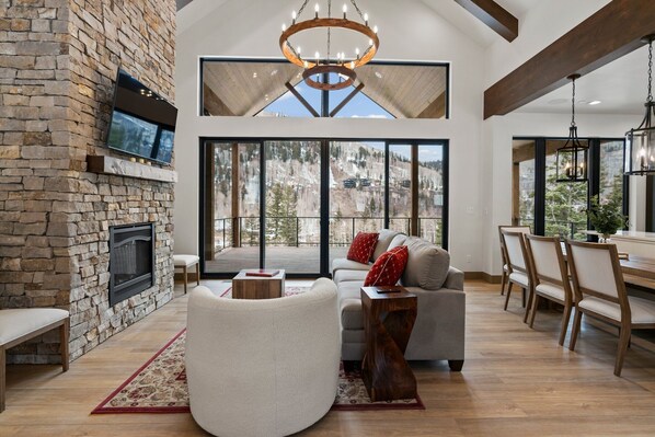 Smart-tv och eldstad