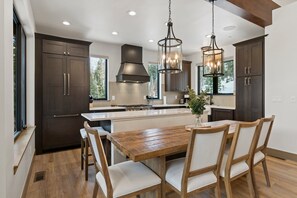 Fridge, microwave, oven, stovetop - Alpine Luxury | Engineer Mtn View | Pool & Hot Tub (Durango)