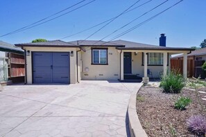 Front of property - @ Marbella Lane - Vibrant 4BR RWC Ldry + P (Redwood City)