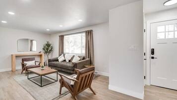 Casa (4 Bedrooms) | Vista al jardín