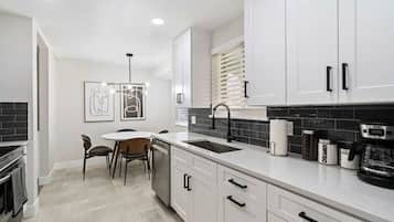 House (4 Bedrooms) | Private kitchen | Microwave, oven, espresso maker, coffee/tea maker