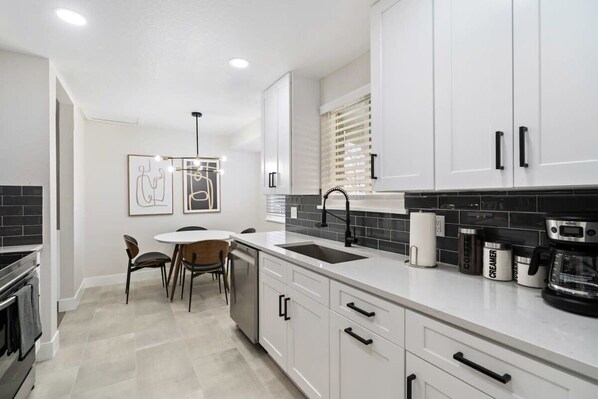 House (4 Bedrooms) | Private kitchen