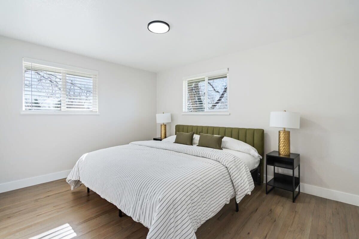 House (4 Bedrooms) | 4 bedrooms, desk, laptop workspace, iron/ironing board