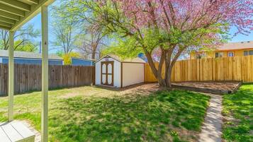 House (4 Bedrooms) | Garden view
