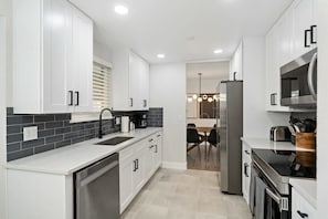 Ferienhaus (4 Bedrooms) | Eigene Küche | Mikrowelle, Ofen, Espressomaschine, Wasserkocher mit Kaffee-/Teezubehör