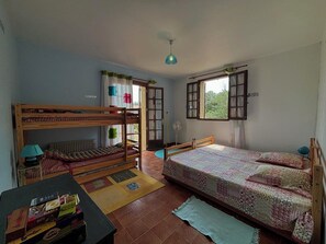4 chambres, fer et planche à repasser, accès Internet, draps fournis