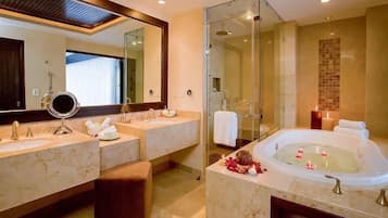 Luxury Suite, Balcony, Ocean View | Bathroom