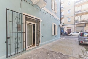 Exterior detail - L'angolo azzurro - Two Bedroom Apartment, Sleeps 5 (Pescara)