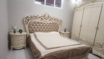 2 quartos, ferros/tábuas de passar roupa, Wi-Fi, roupa de cama