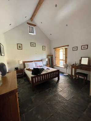 3 chambres, fer et planche à repasser, Wi-Fi gratuit, draps fournis