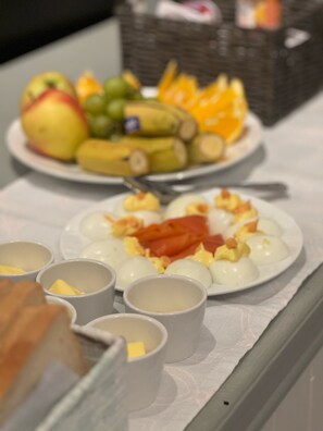 Breakfast buffet - Finnholmen Brygge (Vagan)