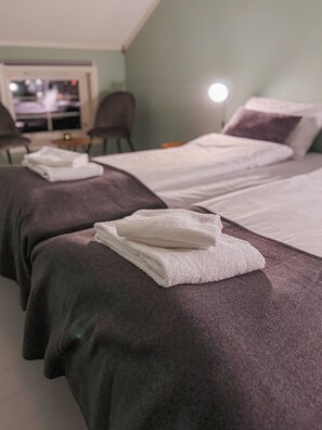 基础双人房 | 免费 WiFi、床单