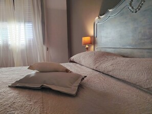 1 habitación, wifi y ropa de cama