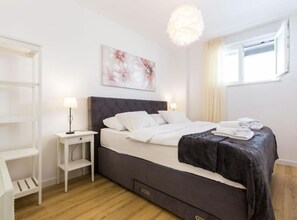 1 bedroom, iron/ironing board, Internet, bed sheets - Cultural Haven Central Two Bedroom Apartment (Zadar)