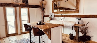 Luxury Hayloft retreat close to Turkey Point and Port Dover