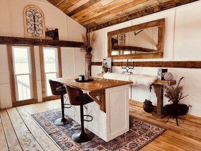 Luxury Hayloft retreat close to Turkey Point and Port Dover