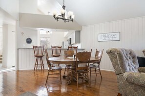 Condo, Multiple Beds, Patio, Golf View (The Cozy Retreat) | Dining
