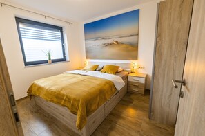 2 bedrooms, iron/ironing board, Internet, bed sheets