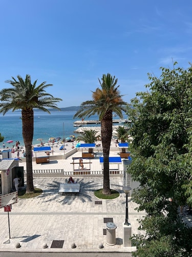 Central Baška Voda Beachfront Apartment with AC, WiFi, parking & a stunning view