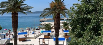 Central Baška Voda Beachfront Apartment with AC, WiFi, parking & a stunning view