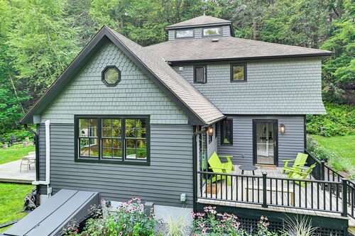 8 Mi to Tanglewood & Butternut Ski: Spacious Home!