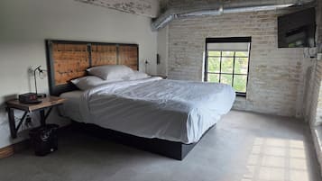 Deluxe Suite, River View | 2 bedrooms, memory-foam beds, in-room safe, individually furnished