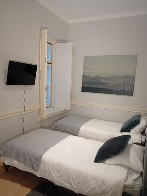 2 quartos, ferros/tábuas de passar roupa, Wi-Fi, roupa de cama