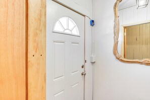 Interior - Walk to Dtwn Hudson: Cozy Upstate Apartment (Hudson)
