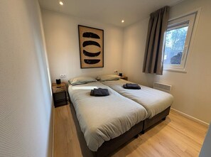 WiFi, bed sheets