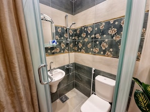 Superior-Einzelzimmer, eigenes Bad | Badezimmer | Duschwanne, kostenlose Toilettenartikel, Haartrockner, Bidet