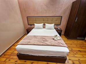 1 bedroom, Frette Italian sheets, premium bedding, down comforters