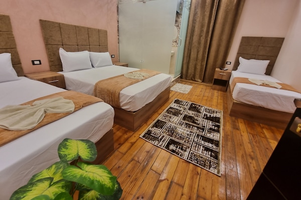1 phòng ngủ, bộ trải giường bằng vải Frette của Ý