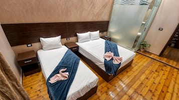 Habitación triple superior, baño privado | 1 habitación, sábanas italianas Frette y ropa de cama de alta calidad