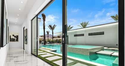 Sleeps 20 Pool, Hot Tub, & Pickleball Stay in Indio Bravo Villa #9