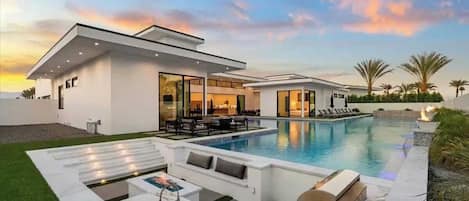 فيلا (Multiple Bedrooms) | واجهة المنشأة